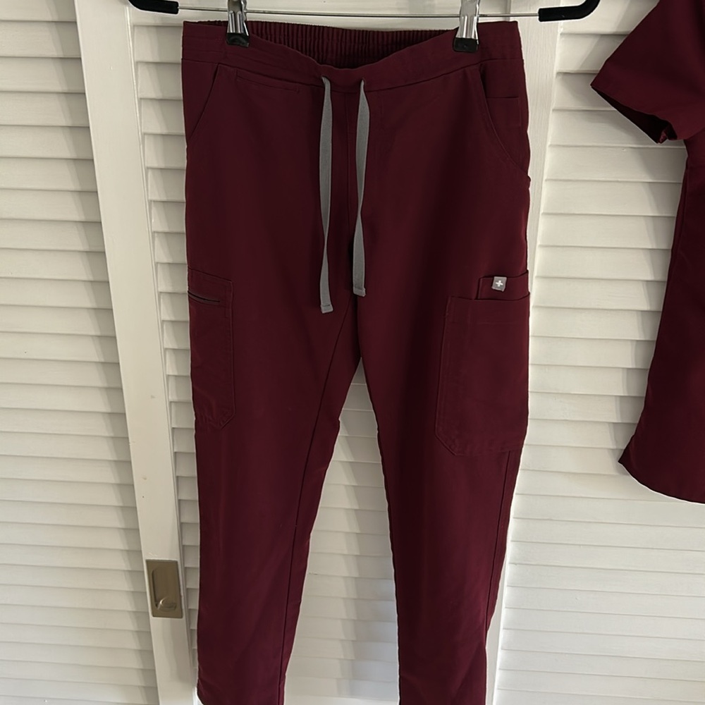Figs Women's Scrub Set in Burgundy - Picture 5 of 7